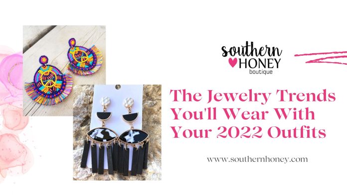 The-Jewelry-Trends-Youll-Wear-With-Your-2022-Outfits